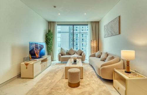 Downtown Dubai Apartment | Modern 1BR Retreat Creek Vistas