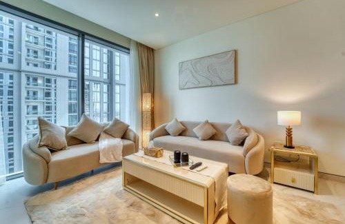 Downtown Dubai Apartment | Modern 1BR Retreat Creek Vistas
