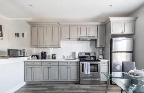 Central Hamilton Apartment | Modern 1King Bed Condo- James Street