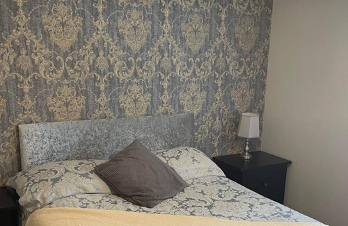Heaton Apartment | Modern 2 bed flat near Newcastle City Centre with private parking
