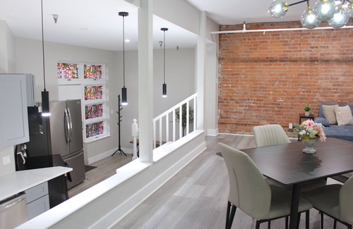 Albany Apartment | ★MODERN 2 bed, 1 bath w/patio! Great downtown location ★