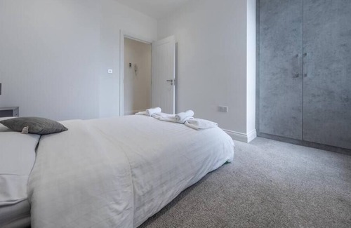 Slough Apartment | Modern 2 Bed Apartment in Slough
