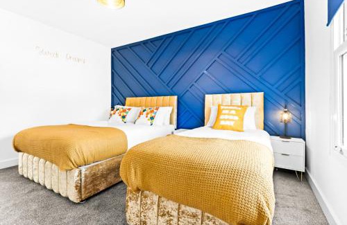 Margam Apartment | Modern 2 Bed Apartment, Open Living, High Street