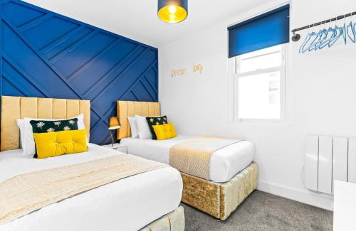 Margam Apartment | Modern 2 Bed Apartment, Open Living, High Street