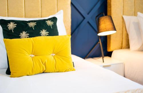 Margam Apartment | Modern 2 Bed Apartment, Open Living, High Street
