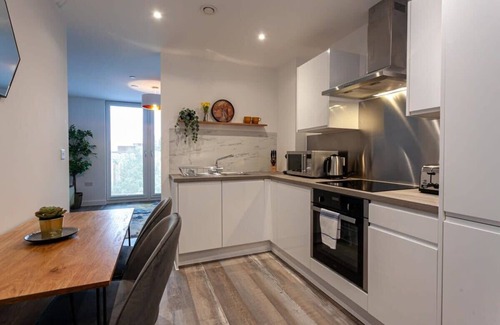 Old Trafford Apartment | Modern 2 Bed Flat 5min to Old Trafford Stadium