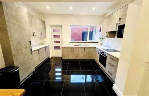 Blyth House | Modern 2-bed house in Blyth centre with two bedrooms and two bathrooms