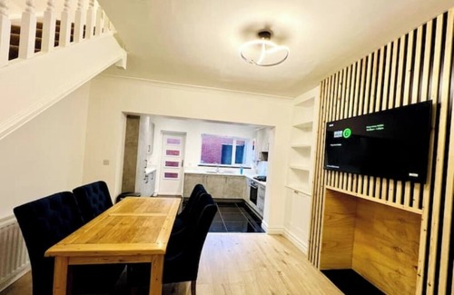 Blyth House | Modern 2-bed house in Blyth centre with two bedrooms and two bathrooms