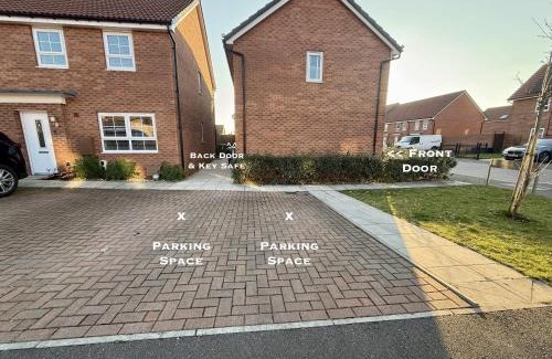 Warwick House | Modern 2-Bed House with EV - Hosted by Hutch Lifestyle