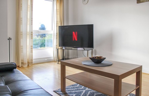 Watford Apartment | Modern 2-Bed in Watford Centre