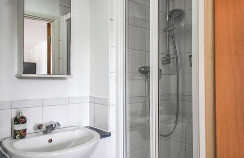 Watford Apartment | Modern 2-Bed in Watford Centre