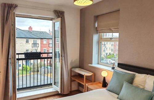 Leeds Apartment | Modern 2-Bed Townhouse Leeds City Location with Free Parking
