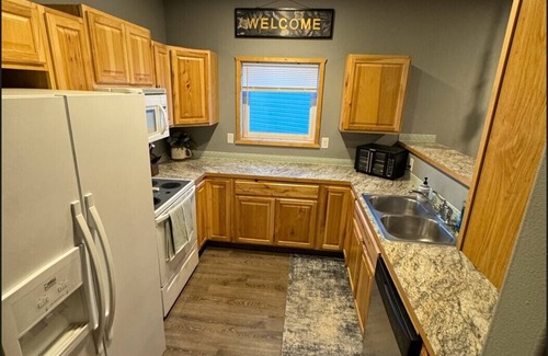 Fairbanks Apartment | Modern 2-bed with full kitchen, in-unit laundry, and off-street parking. Near downtown Fairbanks.