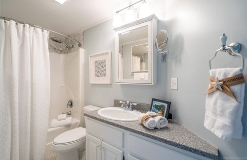 Old Orchard Beach Condo | Modern 2-bedroom, 2-bathroom condo in adorable Old Orchard Beach with WiFi