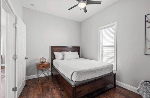 North Hyde Park House | Modern 2 Bedrm House w Free Parking Near Downtown