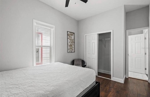 North Hyde Park House | Modern 2 Bedrm House w Free Parking Near Downtown