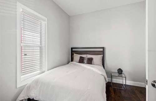 North Hyde Park House | Modern 2 Bedrm House w Free Parking Near Downtown