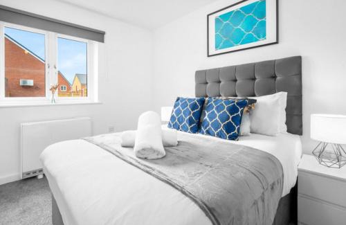 Cradley Heath Apartment | Modern 2 Bedroom Apartment - WIFI & Netflix - Secure Parking - Top Rated - 27AC