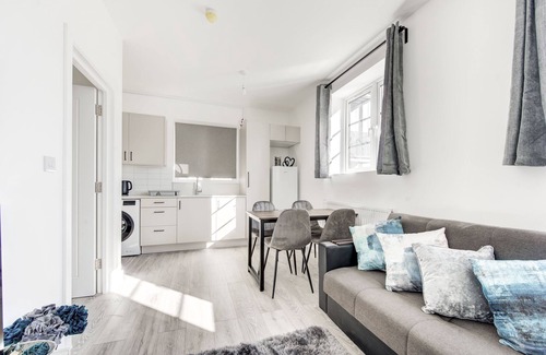 Coldharbour Apartment | Modern 2-Bedroom Apartment in Vibrant Brixton - Perfect for City Explorers!
