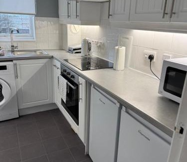 East End Apartment | Modern 2 bedroom Apartment Near City Centre