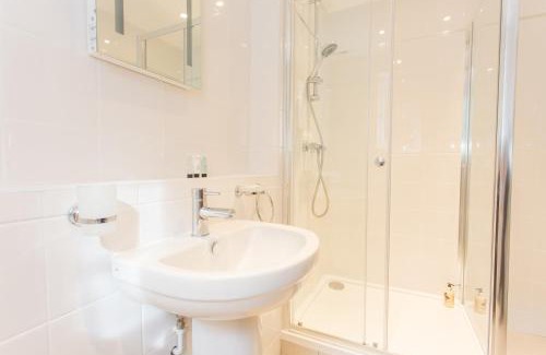 Oxford Apartment | Modern 2 Bedroom Apartment with Parking, Near Headington Hospitals & Oxford Brookes