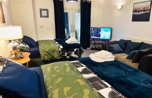 Derby Apartment | Modern 2 Bedroom Apt Derby City