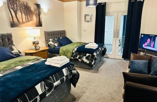 Derby Apartment | Modern 2 Bedroom Apt Derby City