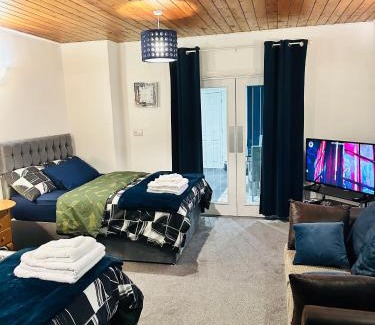 Derby Apartment | Modern 2 Bedroom Apt Derby City