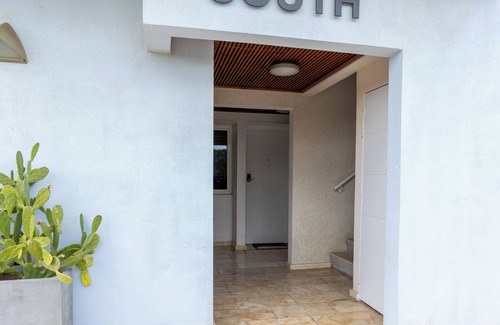 Boegoeroei Condo | Modern 2-bedroom condo w/direct pool access, and 4-minutes drive from the beach
