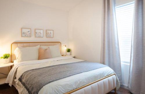 San Luis Obispo House | Modern 2-Bedroom Eucalyptus House