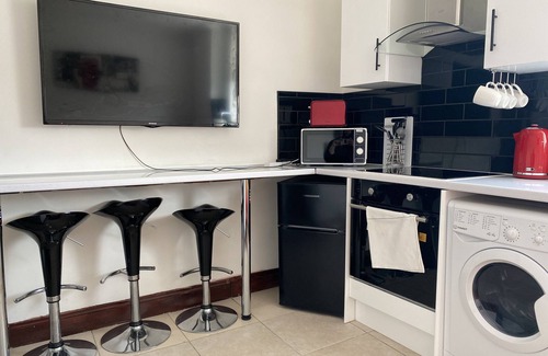 Cwmbrwla Apartment | Modern 2 Bedroom Flat in Robert st, Swansea