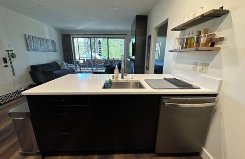 Truckee House | Modern 2-bedroom house in marvelous Donner Lake with WiFi
