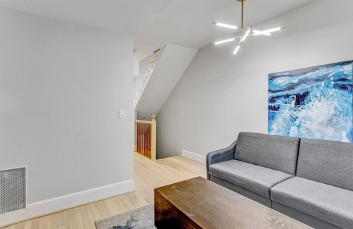 Dupont Circle Apartment | Modern 2 Bedroom Unit in Dupont walk to White House!