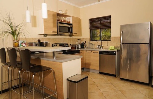 Kamay House | Modern 2-Bedroom Villa with Pools in Noord