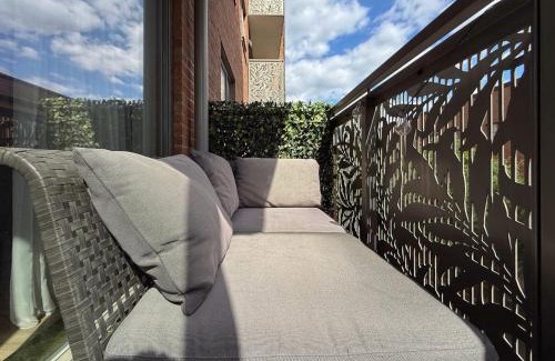 Canning Town South Apartment | Modern 2 BR Apartment in London East End