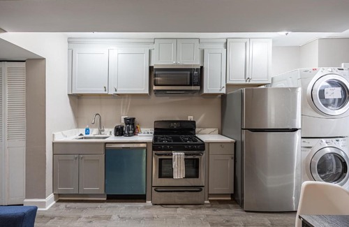 Anacostia Apartment | MODERN 2 BR Condo Near Transportation + 10 Min to Downtown