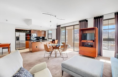 Lake Las Vegas Condo | Modern 2 BR, Pool, Lakefront Escape w/Breathtaking Views