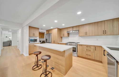 Thousand Oaks House | Modern 2-Story Home in Thousand Oaks, Near LA Hotspots