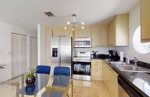 South of Fifth Condo | Modern 2BD in South Beach - Steps to the beach