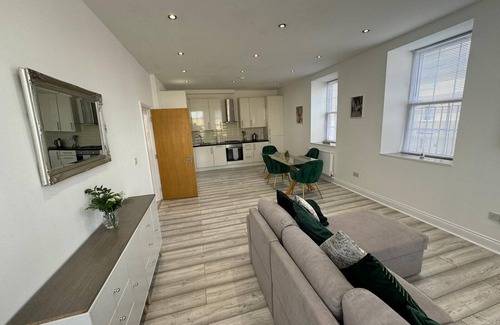Walton on the Naze Apartment | Modern 2Bed overlooking the Sea in Walton