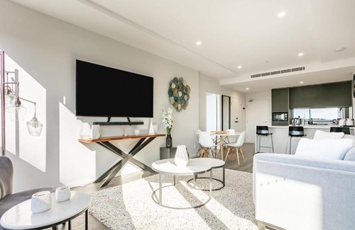 Wollongong CBD Apartment | Modern 2BR Apartment near Wollongong Beach