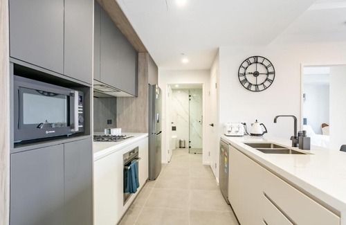 Wollongong CBD Apartment | Modern 2BR Apartment near Wollongong Beach