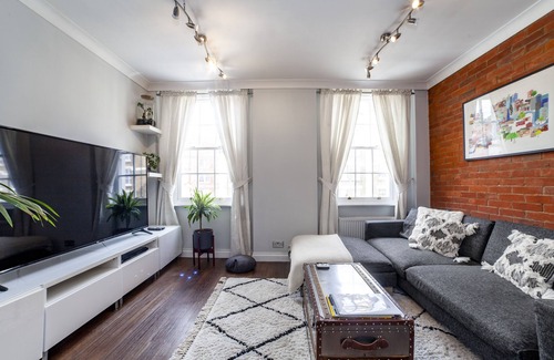 Chelsea Riverside Apartment | Modern 2BR Apt, Chancery Lane