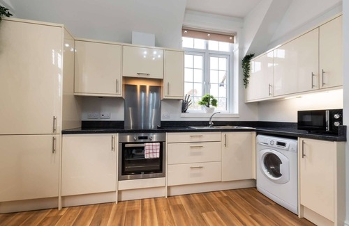 Southampton Apartment | Modern 2BR Gem on Seymour Road!