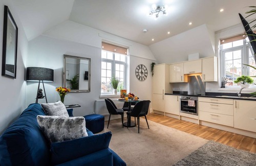 Southampton Apartment | Modern 2BR Gem on Seymour Road!