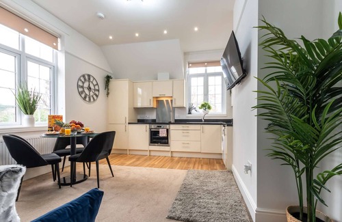 Southampton Apartment | Modern 2BR Gem on Seymour Road!
