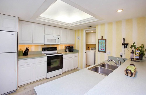 Captiva House | Modern 2BR Home with Built-In Bunks & Steps to Beach and Village