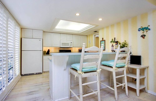 Captiva House | Modern 2BR Home with Built-In Bunks & Steps to Beach and Village