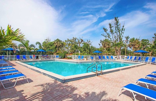 Captiva House | Modern 2BR Home with Built-In Bunks & Steps to Beach and Village