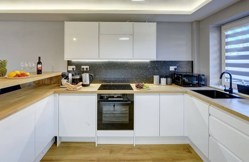 Rugby House | Modern 2BR House & Private parking & Kid-friendly